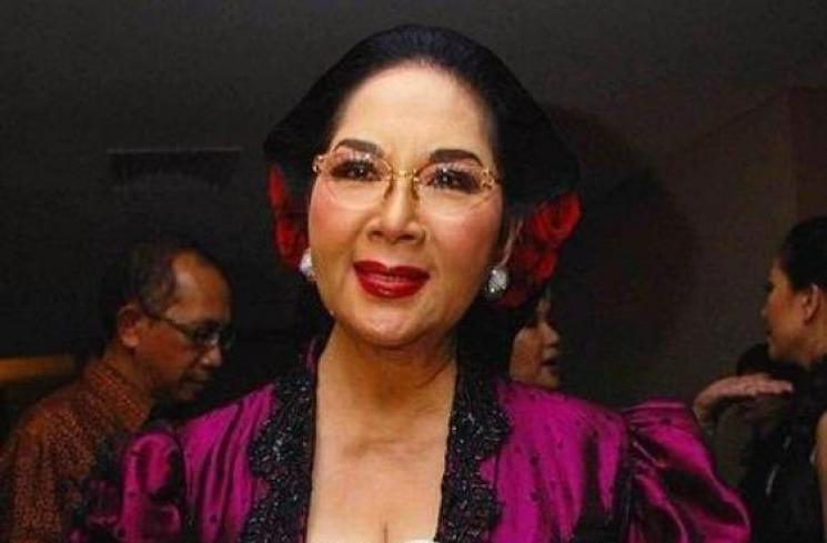 Artis Nyanyi di Istana Negara. (Instagram/titiekpuspa_official)