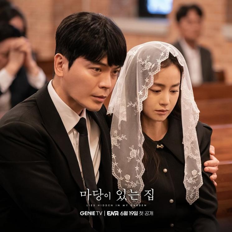 Potret Kim Sung Oh di Lies Hidden in My Garden (Instagram/@studiogenie_official)