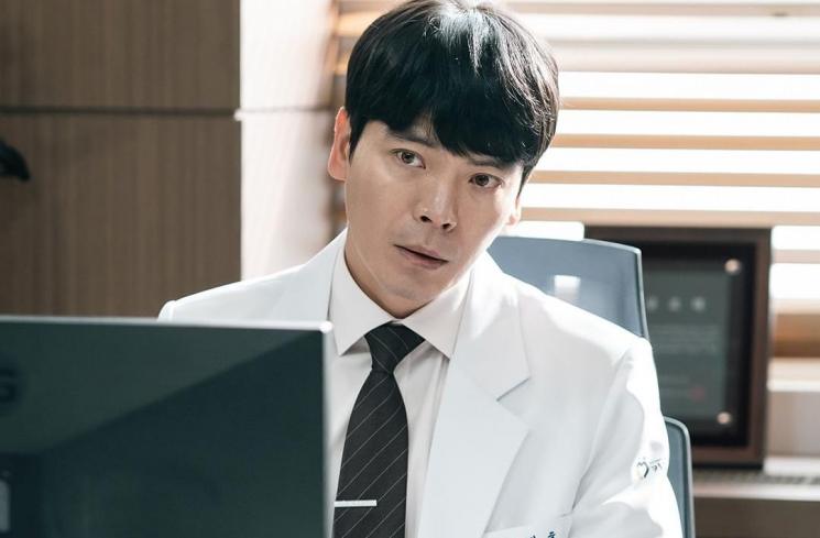 Potret Kim Sung Oh di Lies Hidden in My Garden (Instagram/@studiogenie_official)