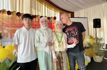 Legend Emang Beda, Baju Ahmad Dhani di Acara Wisuda Anak Bikin Salfok: The Real Anak Band