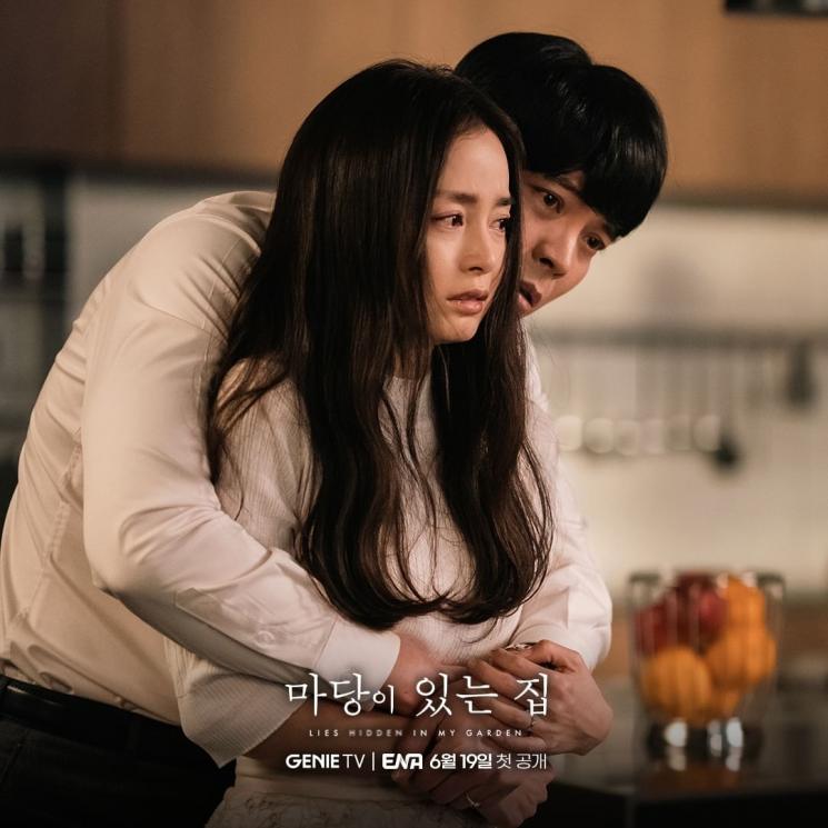 Potret Kim Sung Oh di Lies Hidden in My Garden (Instagram/@studiogenie_official)