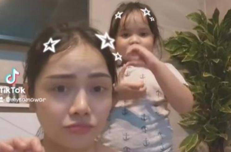 Potret geng Glowing saat asuh anak. (Instagram/@mysamawar)