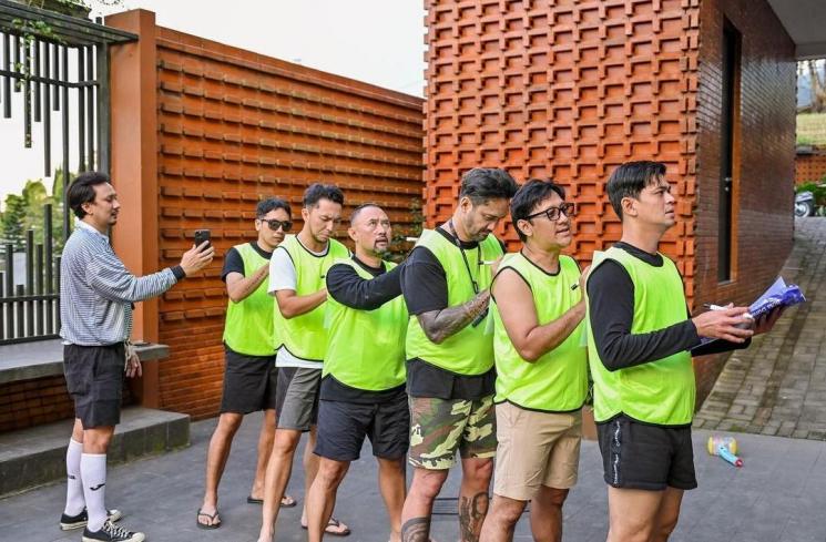 Potret The Prediksi Pakai Daster. (Instagram/@theprediksi)