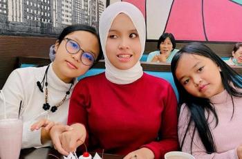 11 Potret Keluarga Putri Ariani, Hangat dan Kompak
