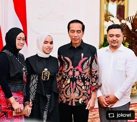 Potret Keluarga Putri Ariani (Instagram/arianinismaputri)