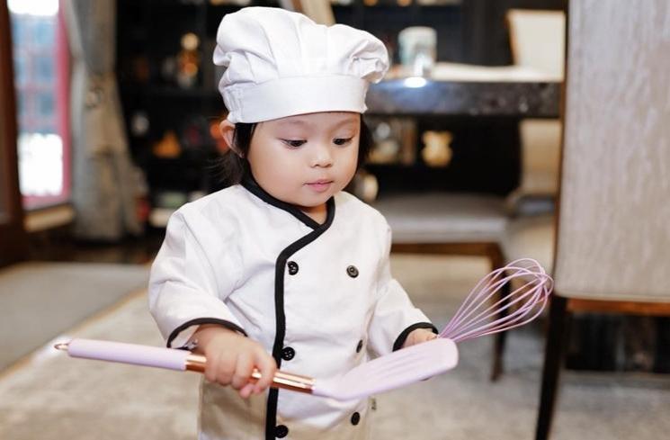 Potret Ameena Jadi Koki Cilik (instagram/@attahalilintar)