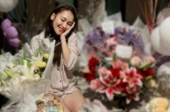 10 Potret Ulang Tahun Ayu Ting Ting ke-31, Dikirim Truk Makanan Serasa Artis Korea