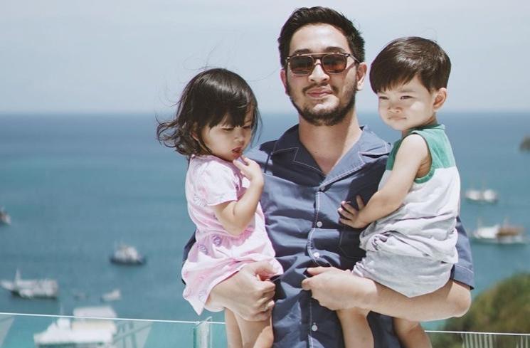 Potret Jeje Govinda Momong Anak (instagram/@ritchieismail)
