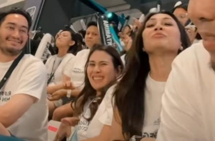 Potret Syahnaz Sadiqah dan Jeje Govinda Nonton Lagi-Lagi Tenis. (Instagram/@arosadi)