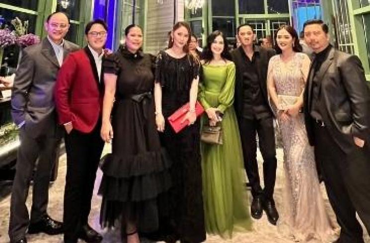 Gaya Artis di Resepsi Valencia Tanoe dan Kevin Sanjaya. (Instagram/danang_official91)