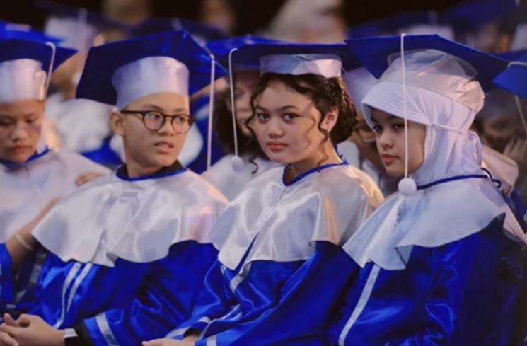 Momen Wisuda Amora Lemos Putri Krisdayanti dan Raul Lemos (Instagram/krisdayantilemos)
