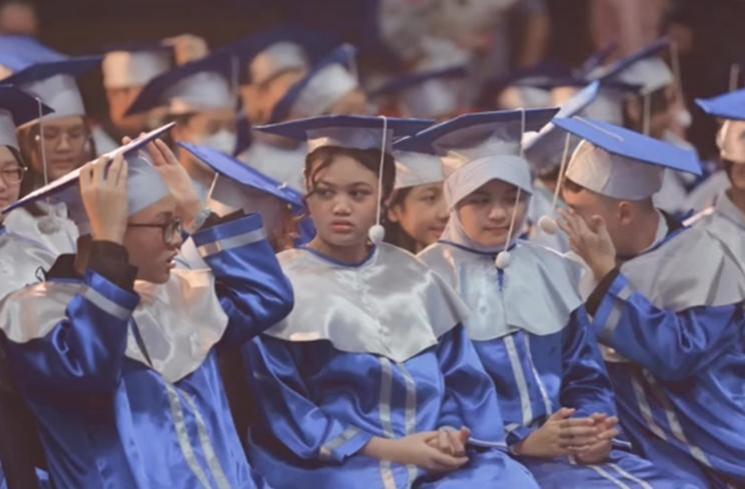 Momen Wisuda Amora Lemos Putri Krisdayanti dan Raul Lemos (Instagram/krisdayantilemos)