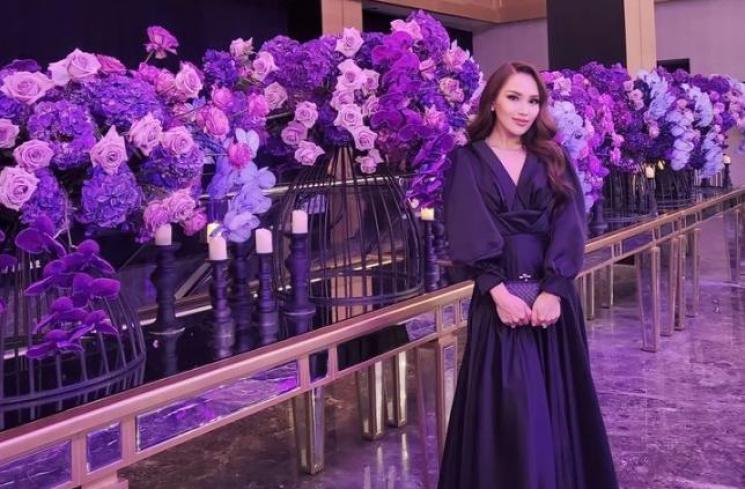 Artis Ucapkan Kata Tidak Senonoh saat Live. (Instagram/ayutingting92)
