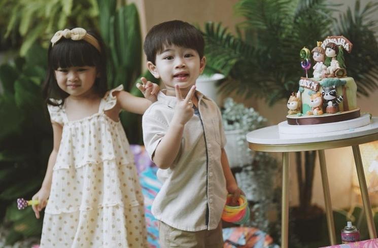 Potret Terbaru Zayn dan Zunaira Anak Kembar Syahnaz Sadiqah (instagram/syahnazs)