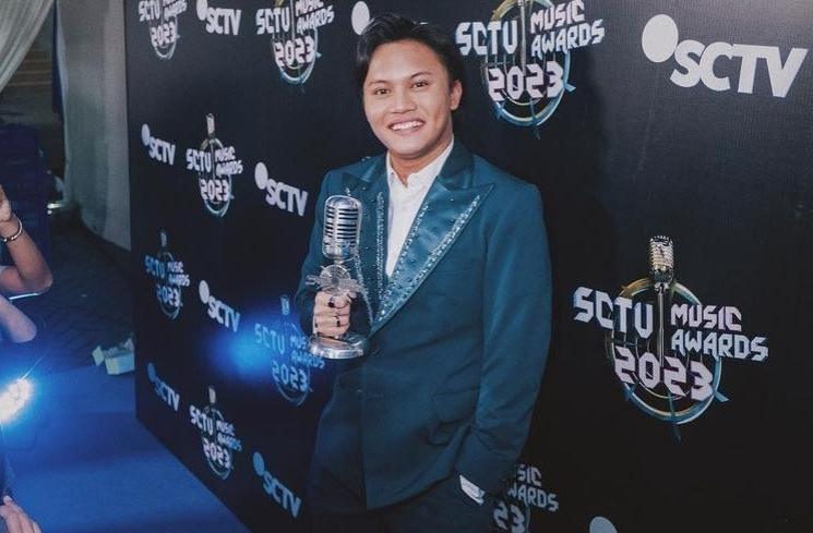 Penyanyi Indonesia bikin label musik sendiri (Instagram/@rizkyfbian)