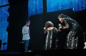 8 Momen Gewa Berinteraksi dengan 'Sosok' Glenn Fredly, Penuh Haru!