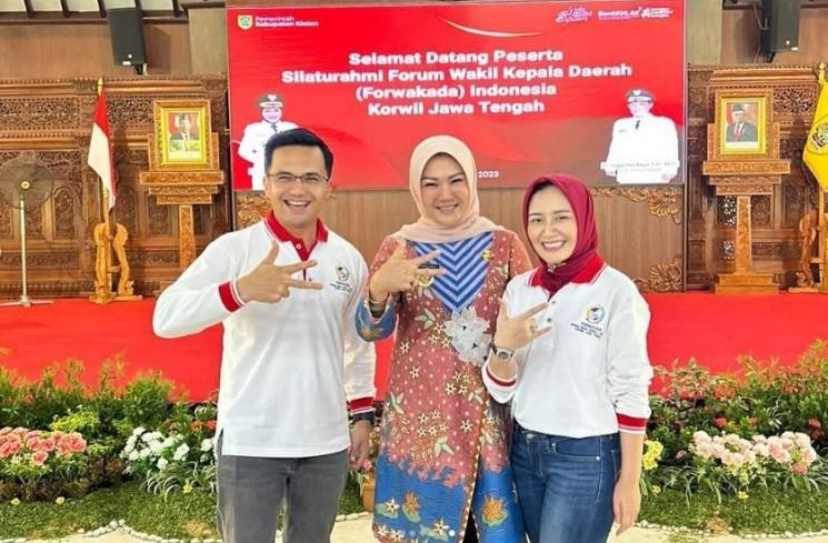 Potret Dine Mutiara sebagai ibu pejabat. (Instagram/@dine.pearl)