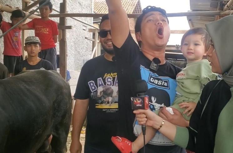 Momen Aldi Taher Beli Sapi Kurban (instagram/@alditaher.official