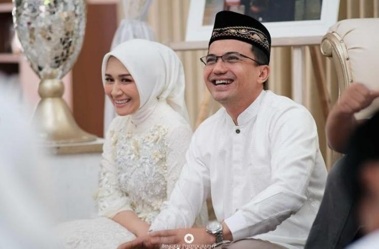 Potret Dine Mutiara sebagai ibu pejabat. (Instagram/@dine.pearl)
