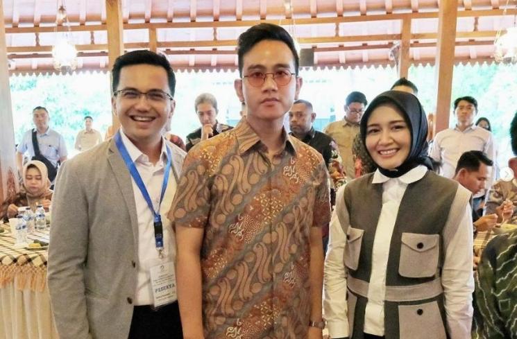 Potret Dine Mutiara sebagai ibu pejabat. (Instagram/@dine.pearl)