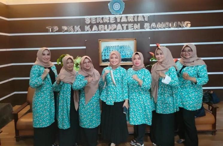 Potret Dine Mutiara sebagai ibu pejabat. (Instagram/@dine.pearl)