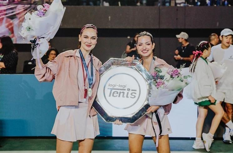 Potret Luna Maya dan Nia Ramadhani Pakai Rok Tenis (Instagram/ramadhaniabakrie)