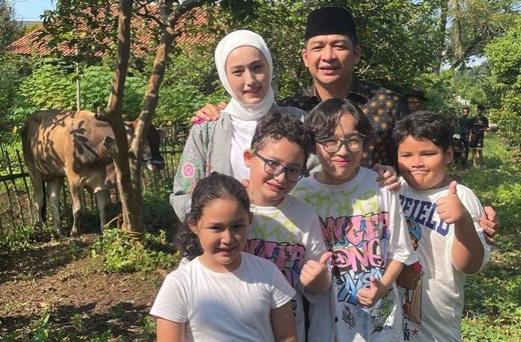 Potret artis bareng hewan kurban (Instagram/pashaungu_real01)