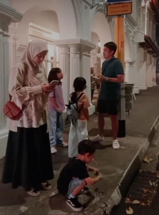 Potret Desta dan Natasha Rizky Liburan Bareng(Instagram/@desta80s) 