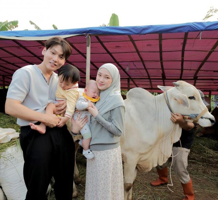 Seleb Menyembelih Sapi di Idul Adha 2023(Instagram/@juliaprt7)