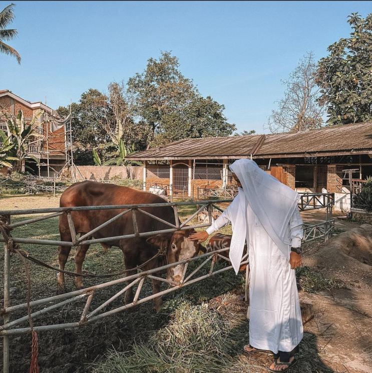 Seleb Menyembelih Sapi di Idul Adha 2023(Instagram/@hassanalaydrus)