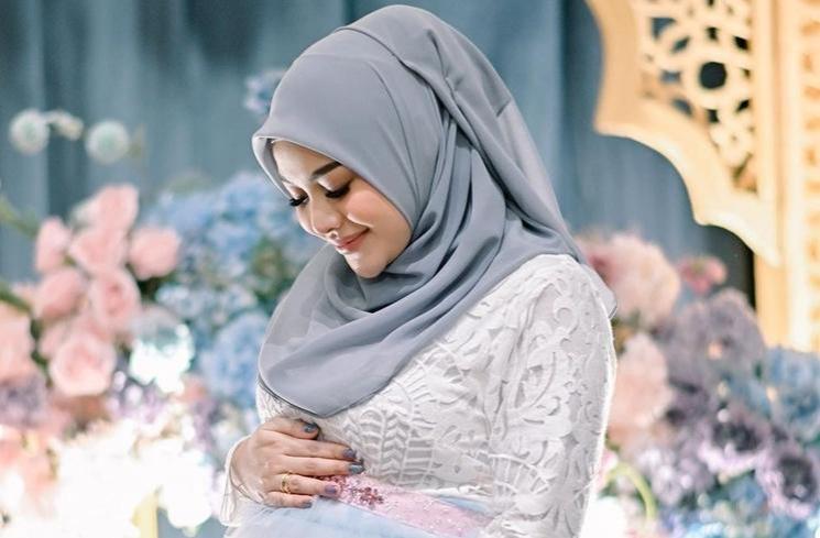 Potret Seleb Indonesia Berzodiak Cancer (instagram/aurelie.hermansyah)