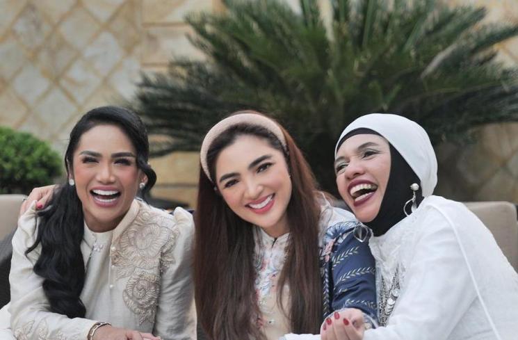Krisdayanti, Ashanty, dan Geni Faruk. (Instagram/ashanty_ash)