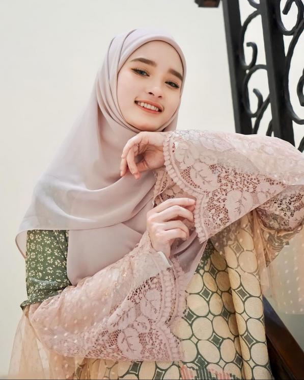 Potret Inara Rusli Pamer Mobil Baru(Instagram/@mommy_starla) 