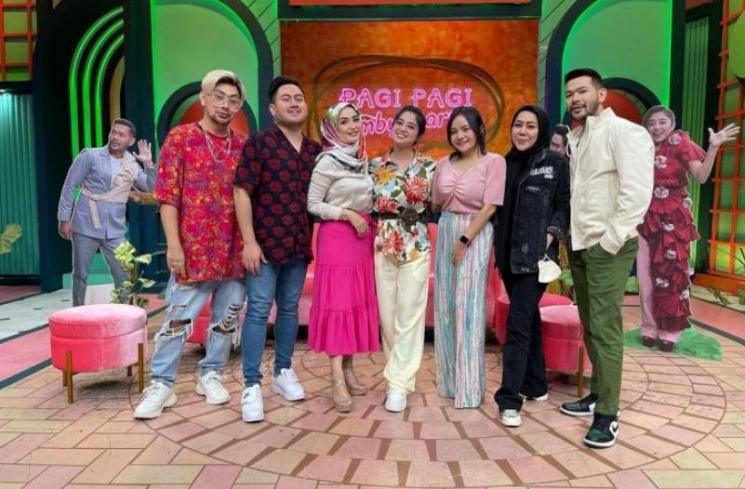 Sumber Kekayaan Dewi Perssik. (Instagram/dewiperssik9)