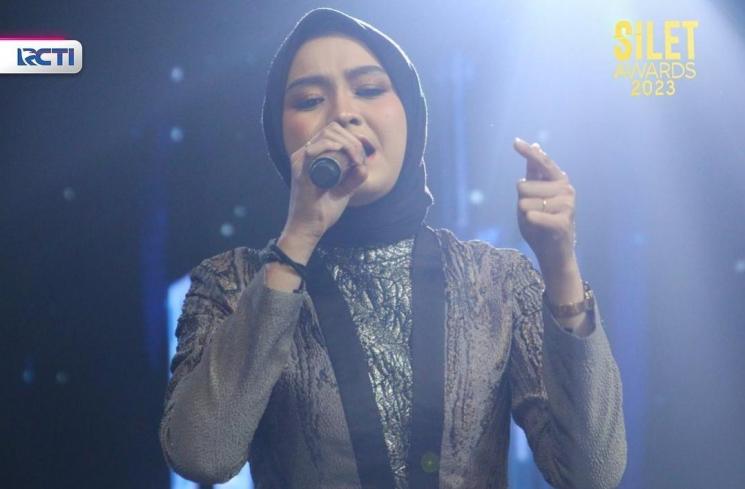 Gaya Seleb di Silet Award 2023. (Instagram/@officialrcti) 