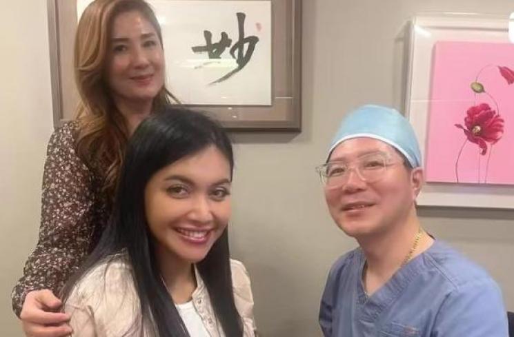 Potret Denada usai Treatment Wajah di Korsel. (Instagram/denadaindonesia)