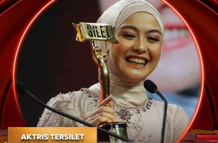 Gaya Seleb di Silet Award 2023. (Instagram/@officialrcti) 