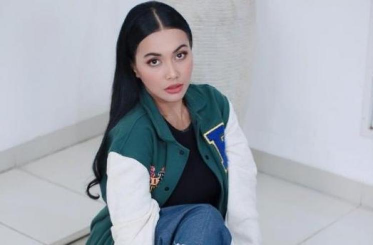 Potret Denada usai Treatment Wajah di Korsel. (Instagram/denadaindonesia)