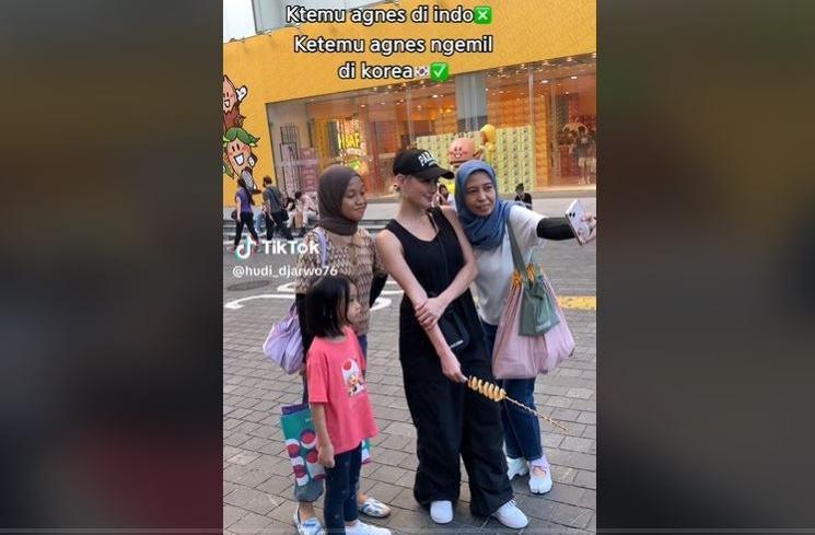 Momen Agnez Mo ngemil di Korea Selatan bertemu fans viral di media sosial. (TikTok hudi_djarwo76)