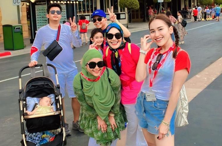 Potret Ayu Ting Ting Ajak Keluarga Liburan ke Singapura (instagram/ayutingting92)