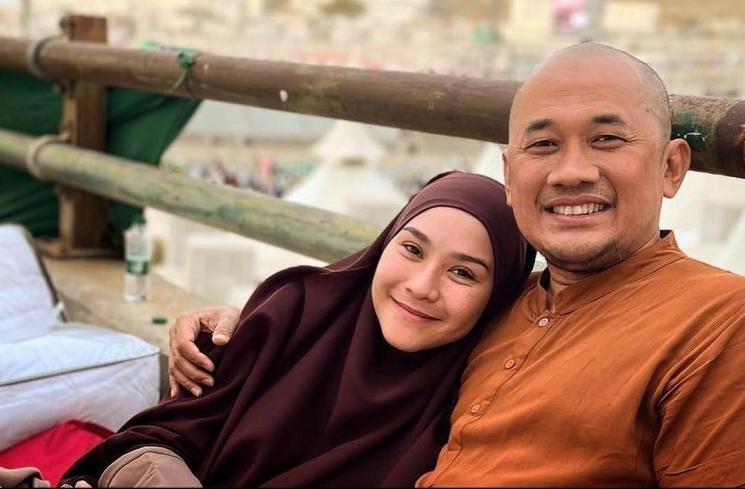Potret Pasangan Artis saat Jalani Ibadah Haji. (Instagram/@hanungbramantyo) 