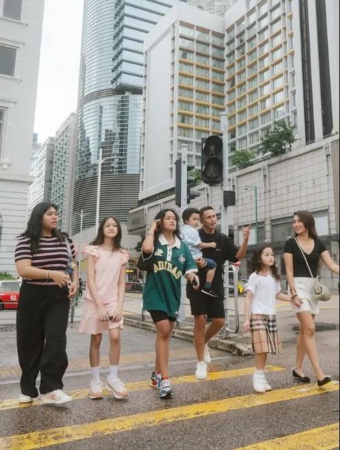 Potret Liburan Keluarga Andhika Pratama di Hong Kong. (Instagram/ussypratama)