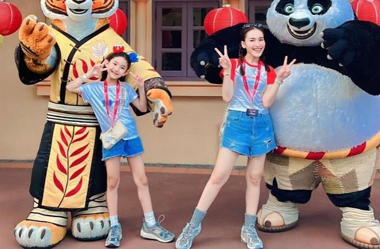 Potret Ayu Ting Ting Ajak Bilqis Liburan ke Singapura (instagram/ayutingting92)