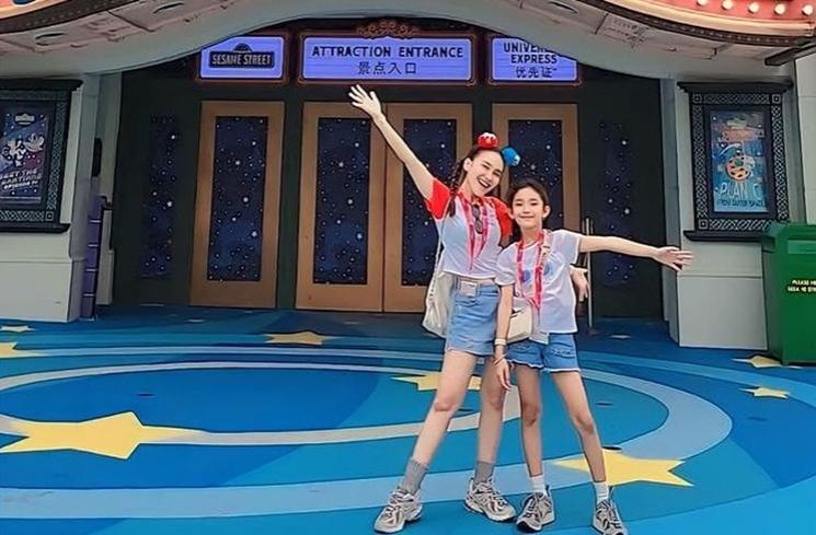 Potret Ayu Ting Ting Ajak Keluarga Liburan ke Singapura (instagram/ayutingting92)