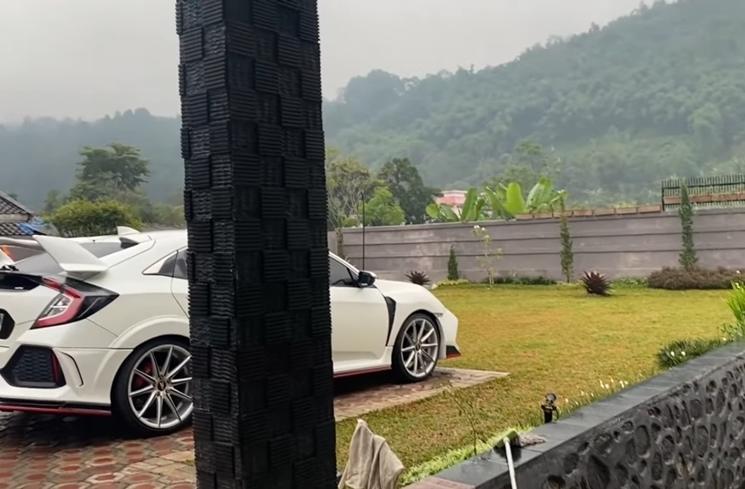 Potret villa yang diklaim punya Mayang dan Doddy Sudrajat (YouTube/Lolly Unyu Official)