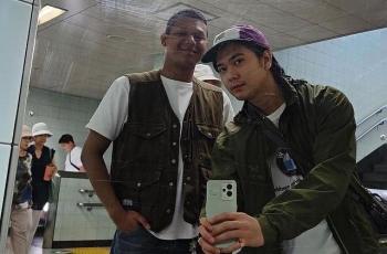 Tak Pakai iPhone, Pose Iqbaal Ramadhan dengan HP Android Ini Dipuji Penggemar