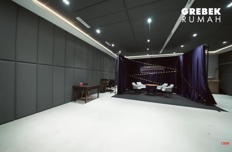Studio Deddy Corbuzier Senilai Rp50 Miliar (YouTube/AH)