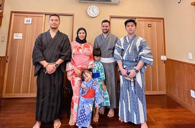 Potret liburan Zaskia Gotik di Jepang (Instagram/@sirajuddinmahmudsabang)