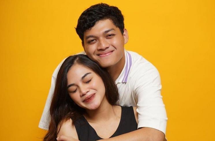 Potret Romantis Pemain Timnas Indonesia dan Pasangannya. (Instagram/@adelashr) 