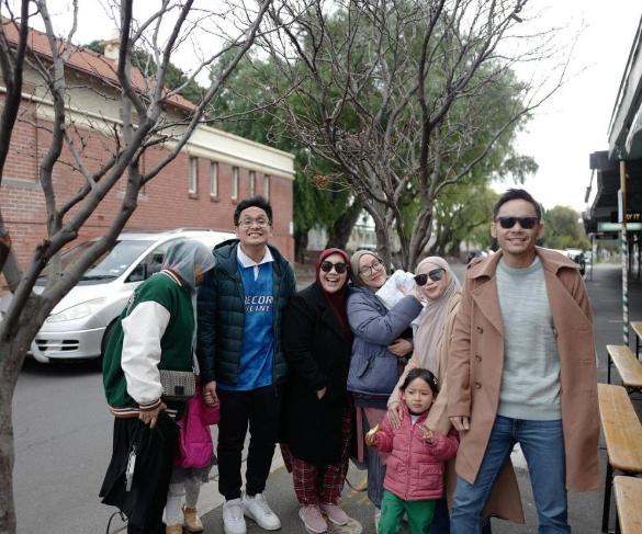 Potret Keluarga Ben Kasyafani Liburan di Australia. (Instagram/benkasyafani)